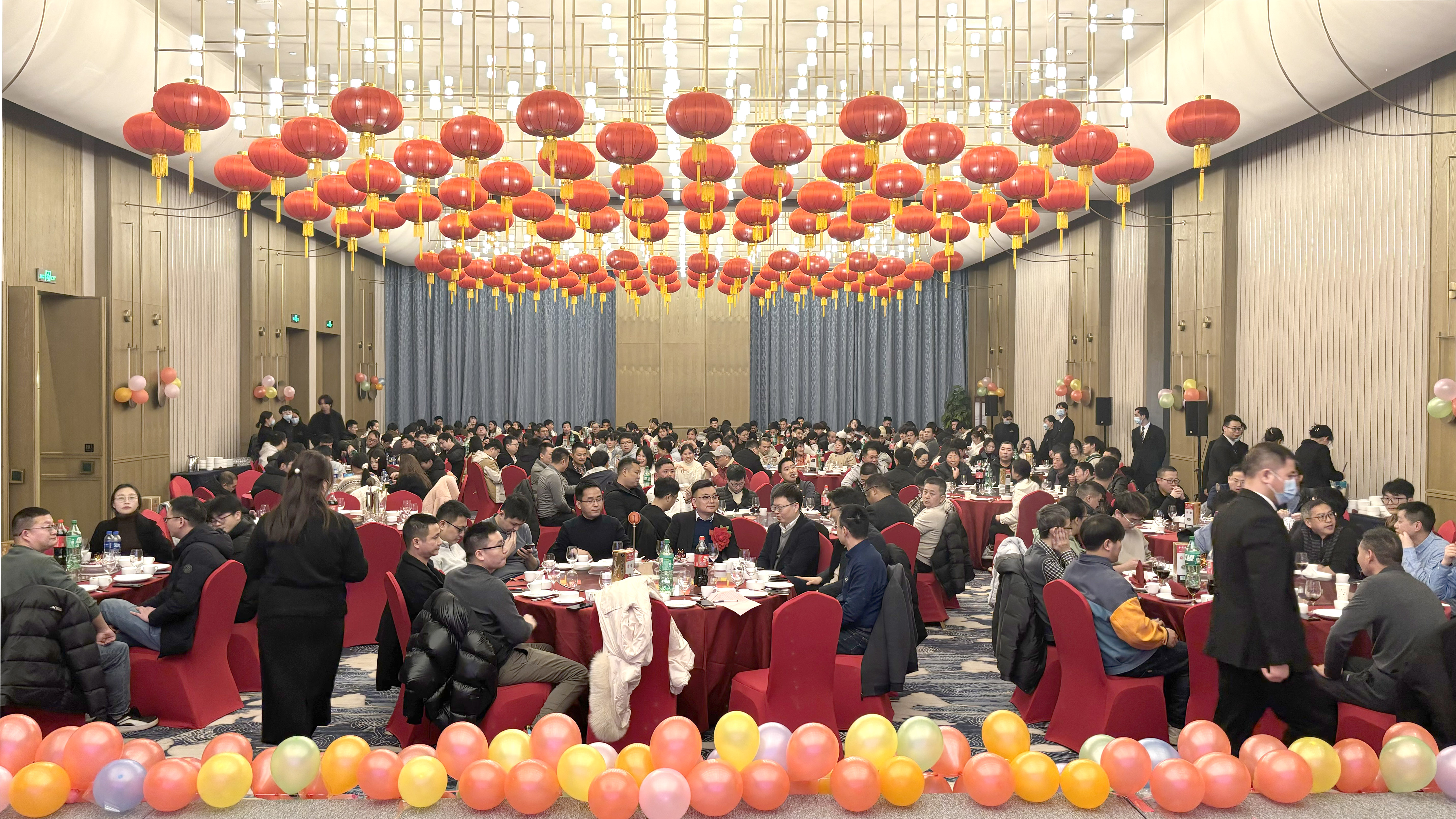 乘风破浪创佳绩 继往开来铸辉煌  yabo鸭脖微2023年度表彰大会暨2024年迎春晚会胜利召开